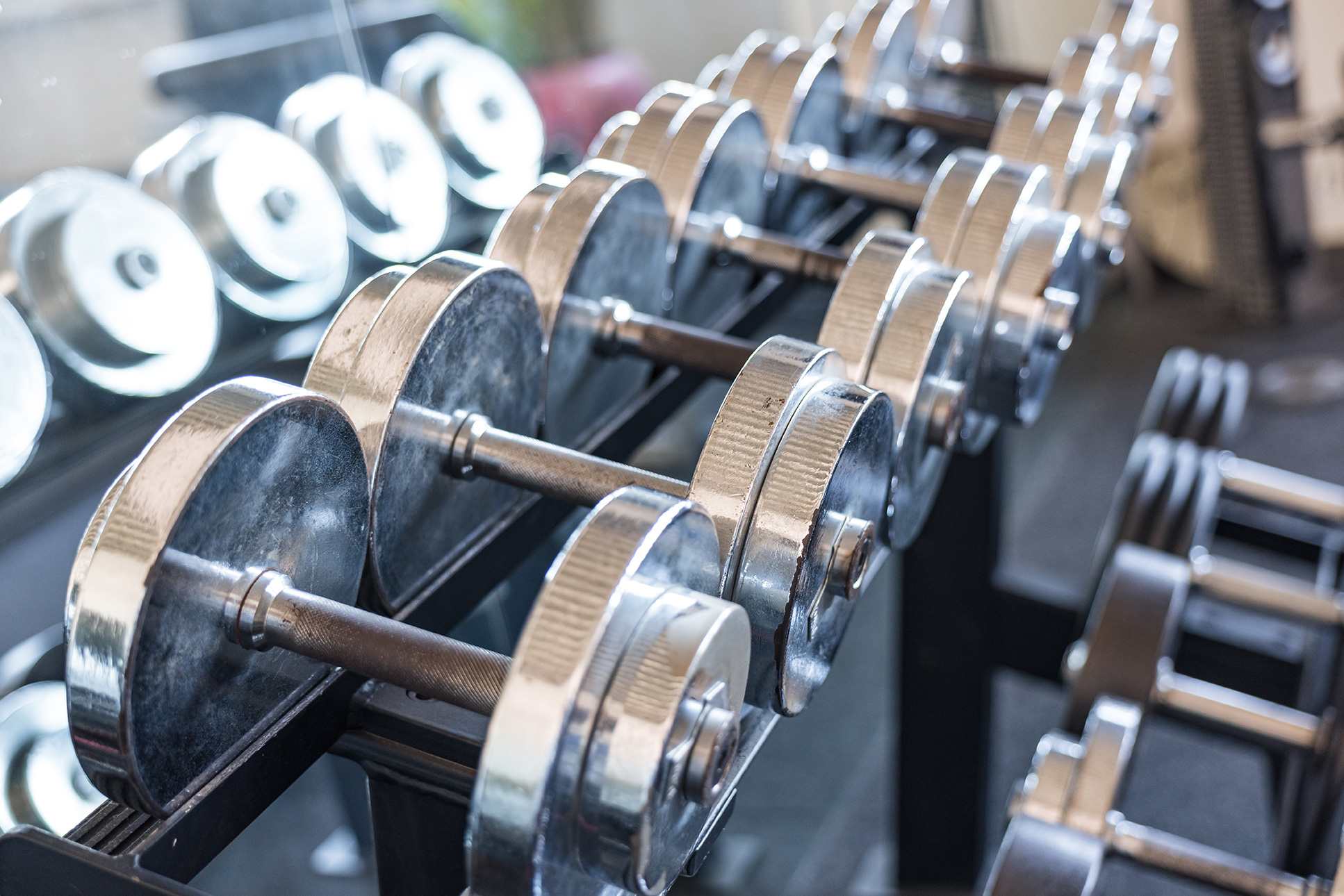 Trainiere im firmeneigenen Fitnessstudio